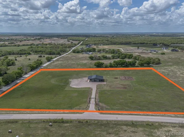 7049 Sunshine Rd, Davis, OK 73030