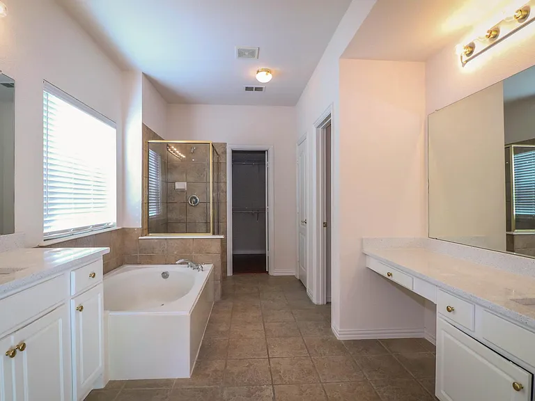 1183 Heathrow Dr — Photo 18