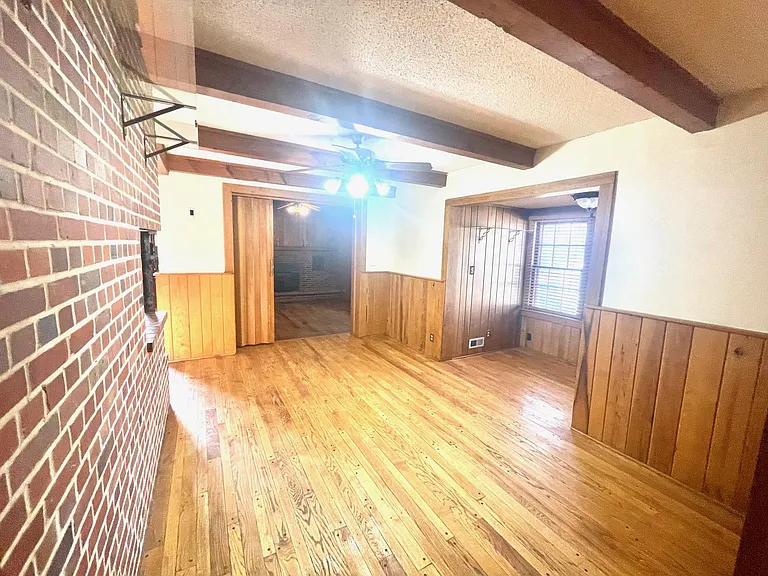 Casual dining room with breakfast nook