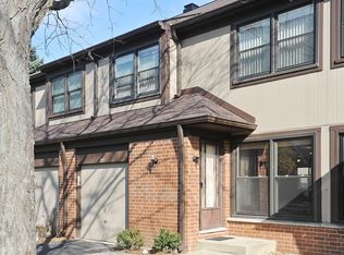 297 Kingswood Ln, Wheeling, IL