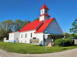 10736 Cedar St, Sumner, MI 48889