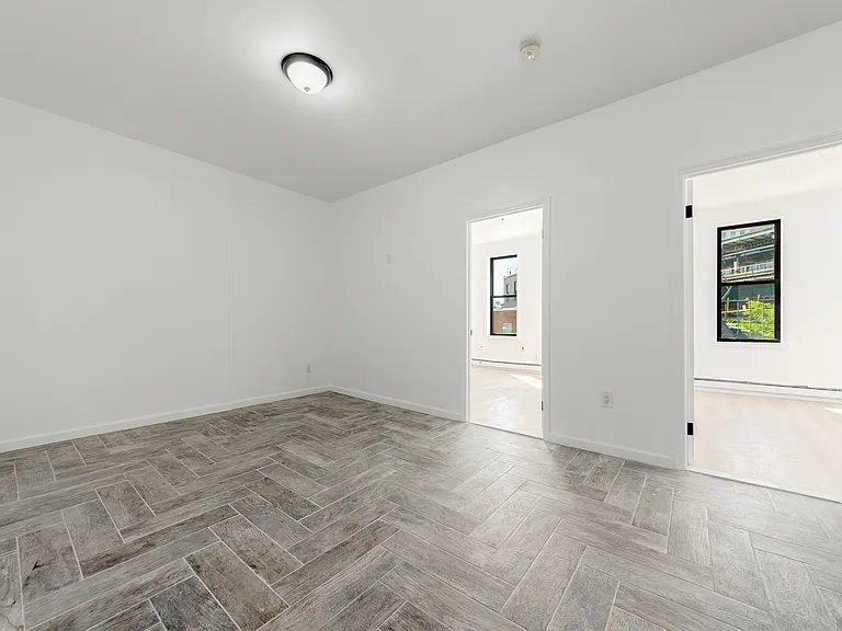 1538 Gates Ave #2F — Photo 5