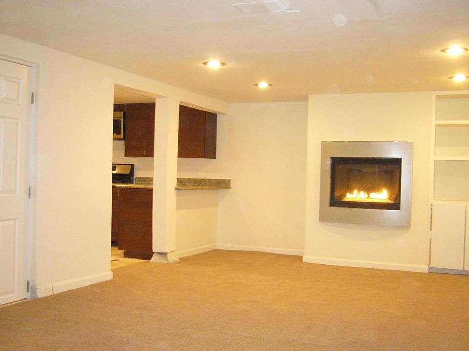 Main room w/ modern gas fireplace