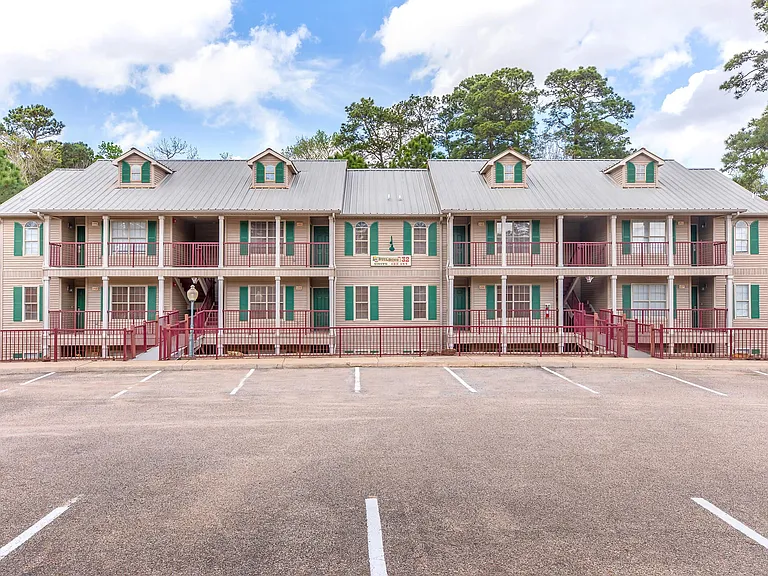 Residence at Piney Shores — Photo 10