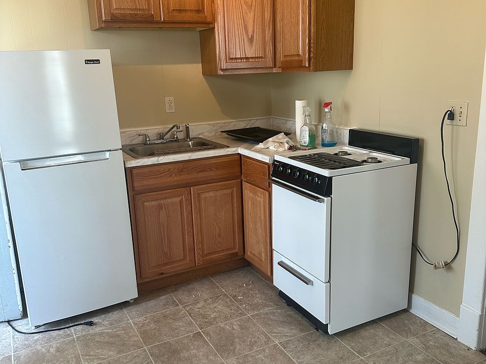 2nd image of 16 West St #2