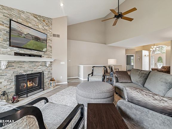 5th image of 2407 Crossings Cir