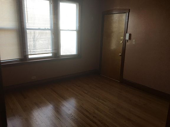 4th image of 4111 S Richmond St #2S