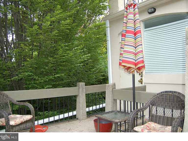 407 Cypress St #2F — Photo 3