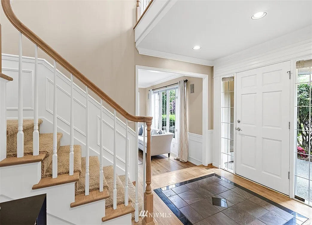 4 bed, 2.5 bath, 3160 sqft, $5,200 — Photo 3