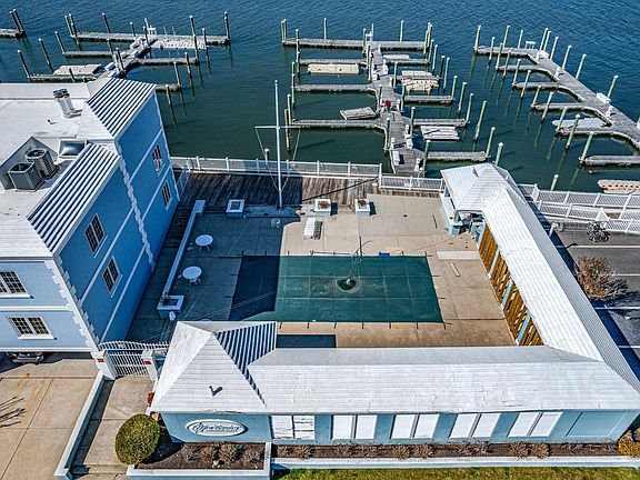 3rd image of Between 7th&8th Bayfront Slip #E5