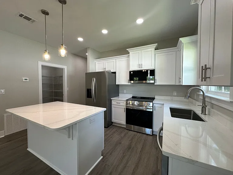 1332 Jackson St — Photo 6