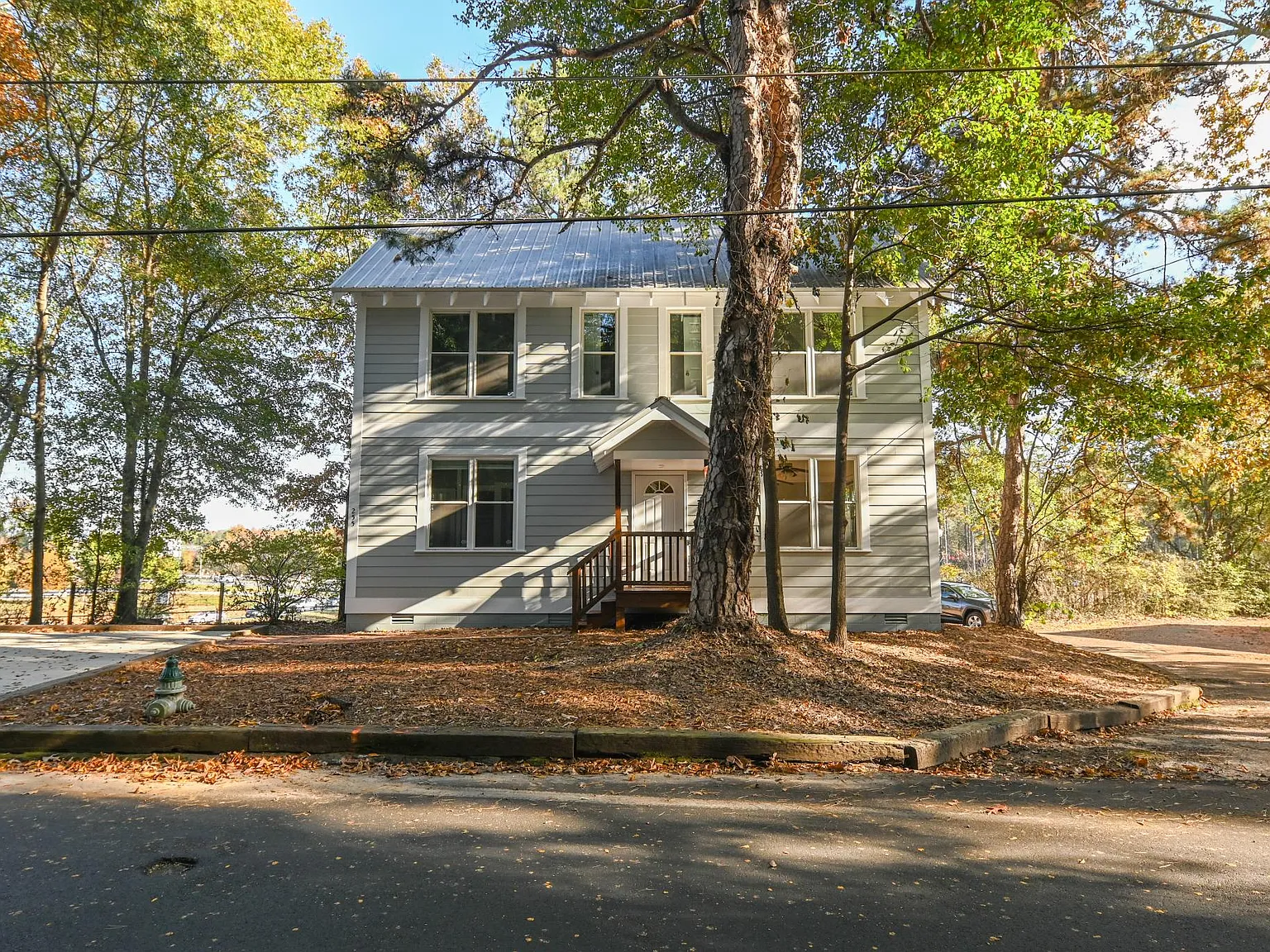 5 bed, 5.5 bath, 1990 sqft, $3,950 — Photo 4