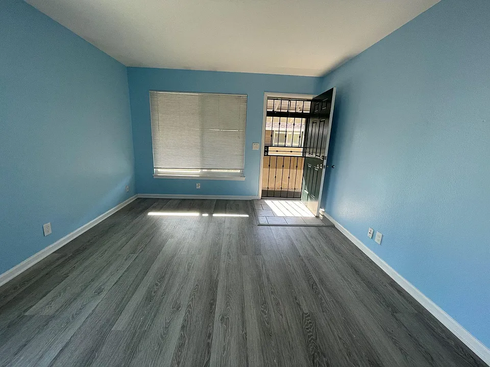 145 Topeka Ave #4