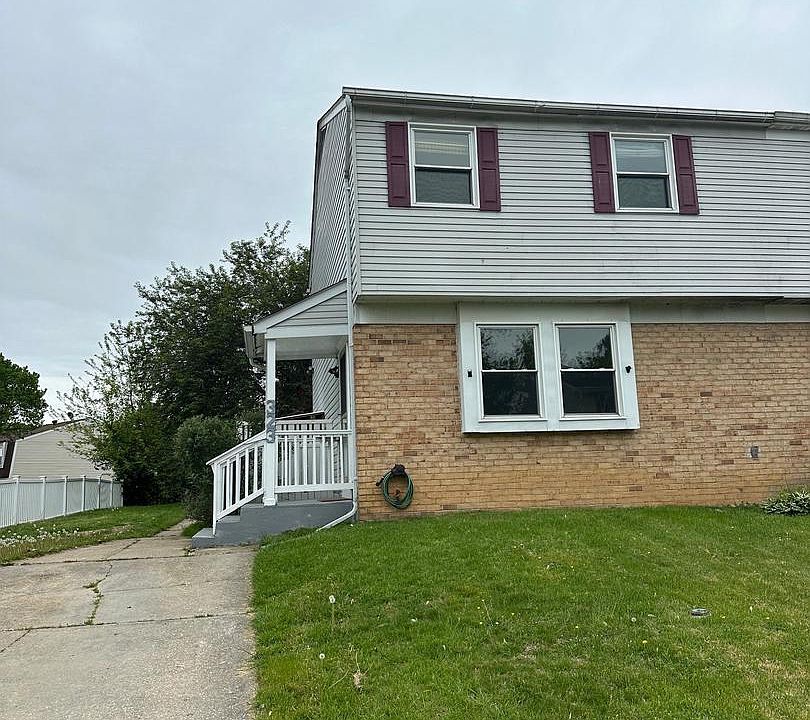 1st image of 323 Chimney Oak Dr
