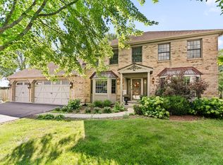 560 Renee Ct, Geneva, IL 60134