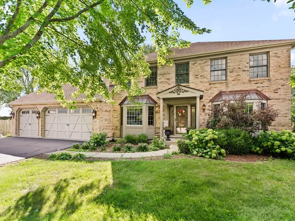 560 Renee Ct, Geneva, IL 60134