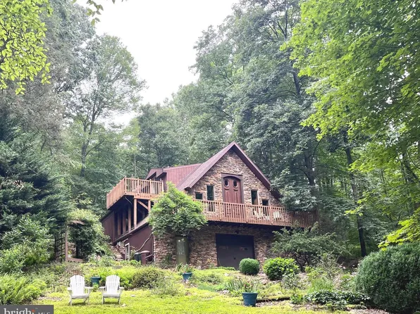 25 Log Cabin Dr, Grantville, PA 17028
