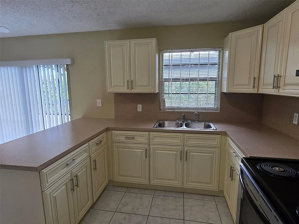 309 NE 169th St