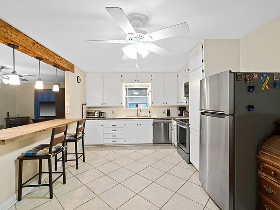 5th image of 350 Bluebonnet Dr