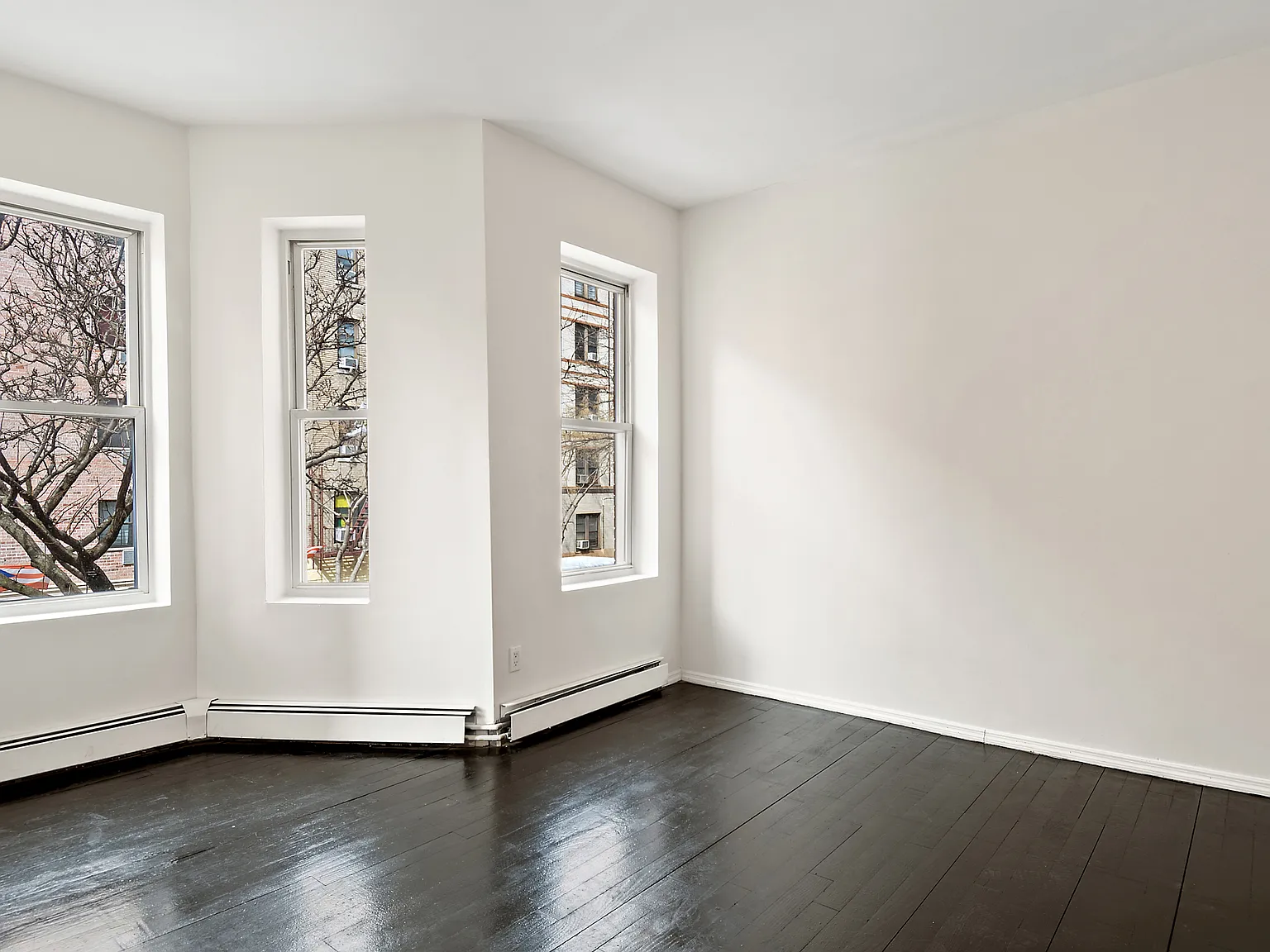 3 bed, 1000 sqft, $2,800 — Photo 3