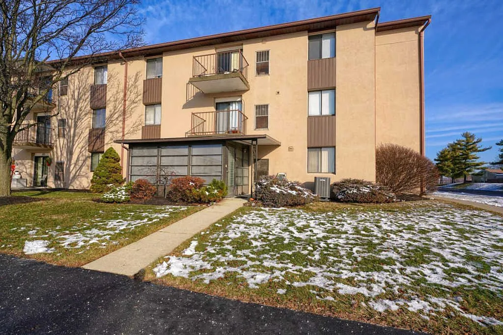 5885 Beechcroft Rd APT 101 photo 1