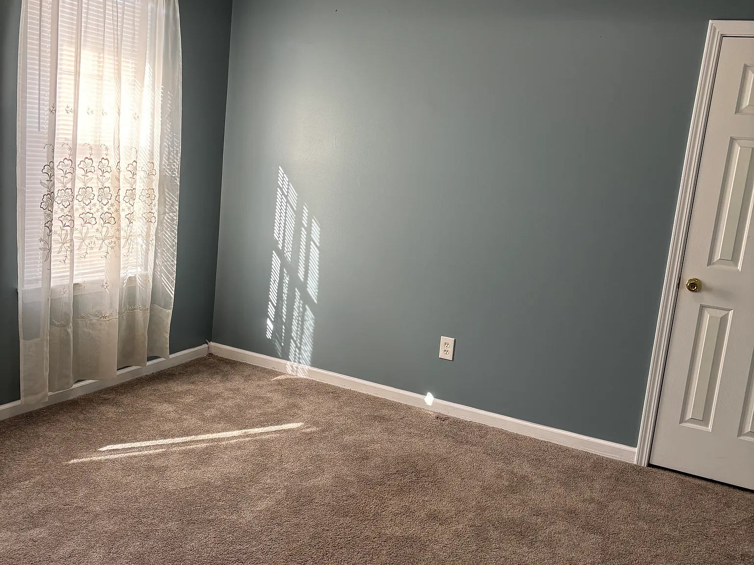 4 bed, 2.5 bath, 2862 sqft, $550 — Photo 3