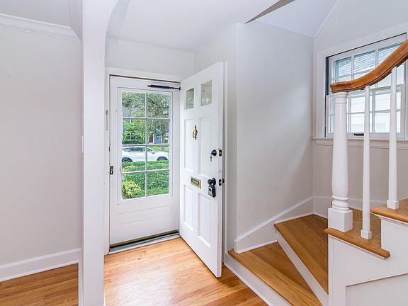 5th image of 403 Wesley St