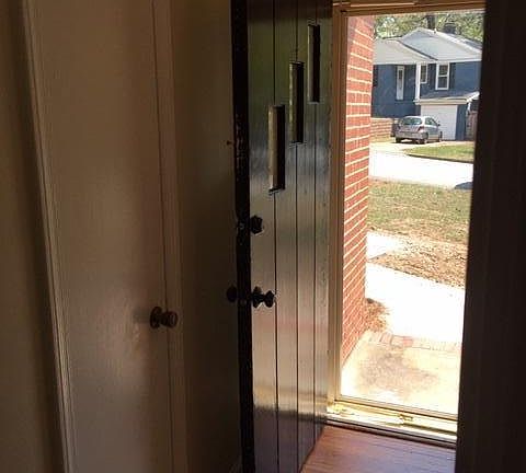 interior front door entrance/exit