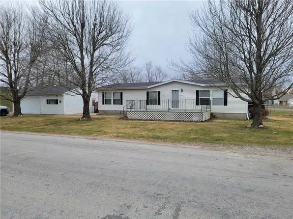 102 E North 12th St, Shelbyville, IL 62565