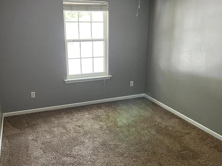 210 Oak Grove Ln — Photo 10