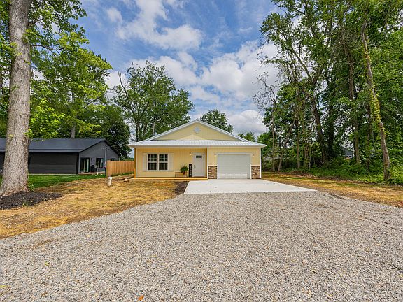 2nd image of 5719 Dahlia Dr NE