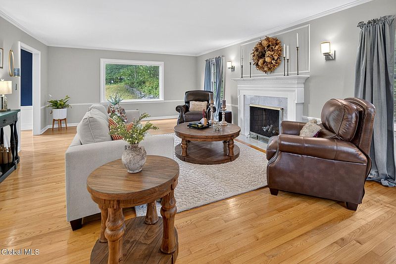 4th image of 1376 Ruffner Court