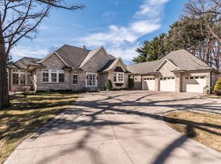 7432 Shannon Dr, Edina, MN 55439