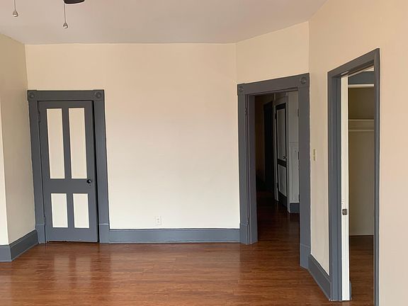 2nd image of 1018 E Livingston Ave #1/2