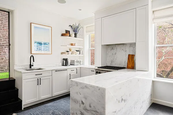 Sold by Compass | media 18