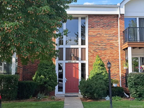 29469 Bobrich St #76, Livonia, MI 48152