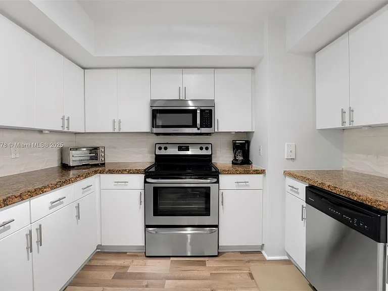 1800 Sunset Harbour Dr #1208 — Photo 16