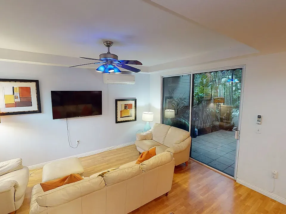 3 bed, 2.5 bath, 1223 sqft, $3,998 — Photo 2