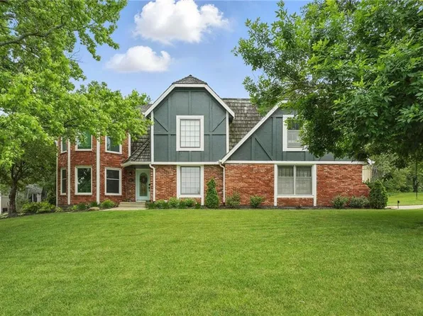 3632 NW Blue Jacket Dr, Lees Summit, MO 64064