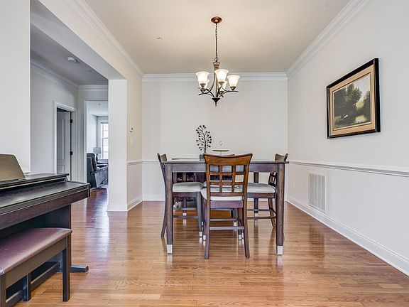 3rd image of 8219 Castanea Ln
