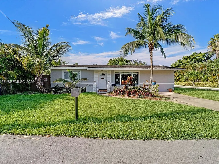 3730 SW 47th Ct — Photo 2