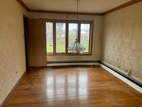 3rd image of 534 E 168th Pl