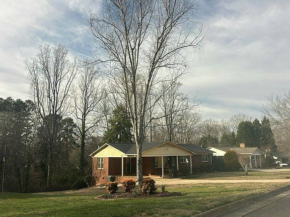 3rd image of 406 Myra Ln