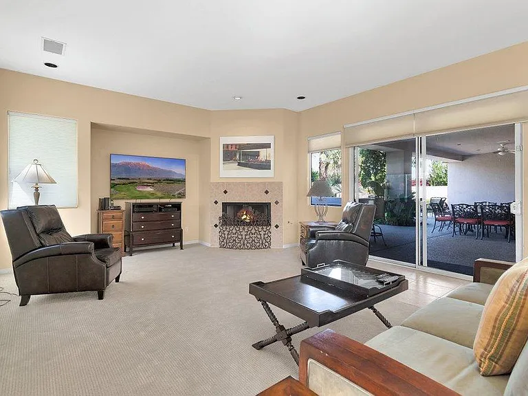 8 Macbeth Ct — Photo 33