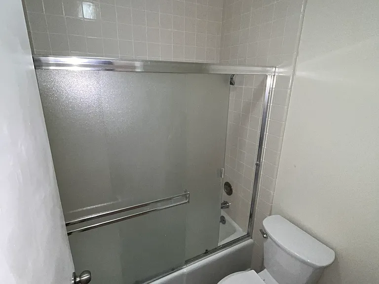 300 Vernon St #6 — Photo 9