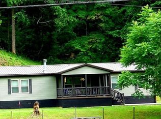 138 Yellow Rose Ln, Danville, WV 25053