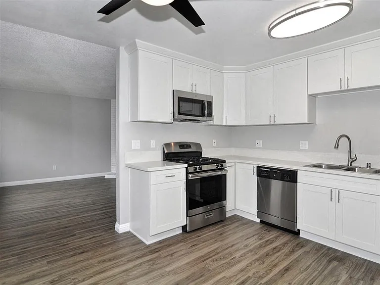 Orangewood Garden Apartments — Photo 7