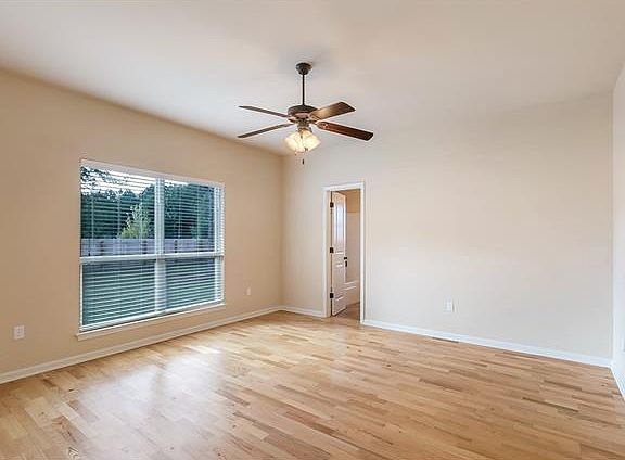 5th image of 401 Oak Branch Dr