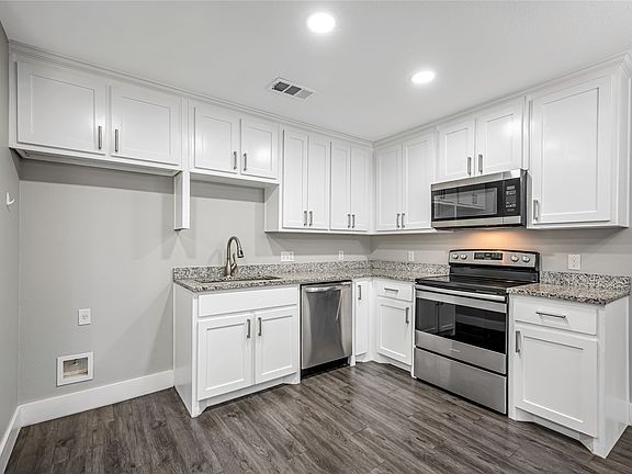 2nd image of 901-903 W Collins St