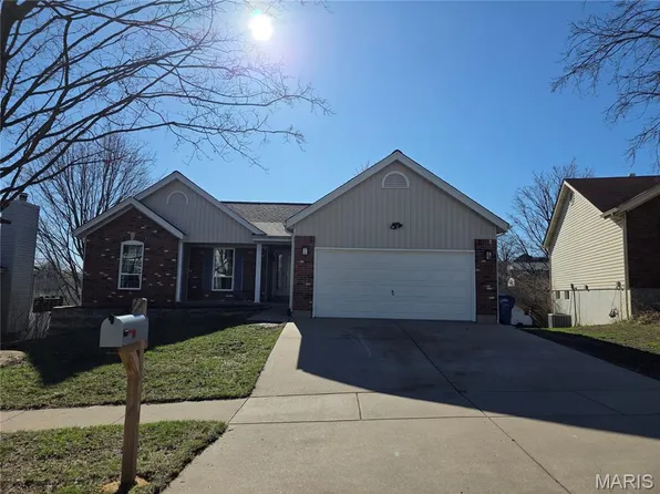 2115 Riding Spur Dr, Saint Louis, MO 63146